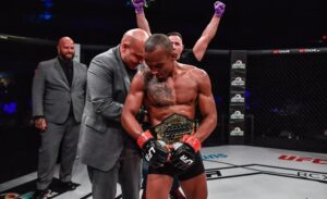brasileiro Carlos Tizil nocauteia russo no primeiro round e conquista cinturão peso-mosca; confira